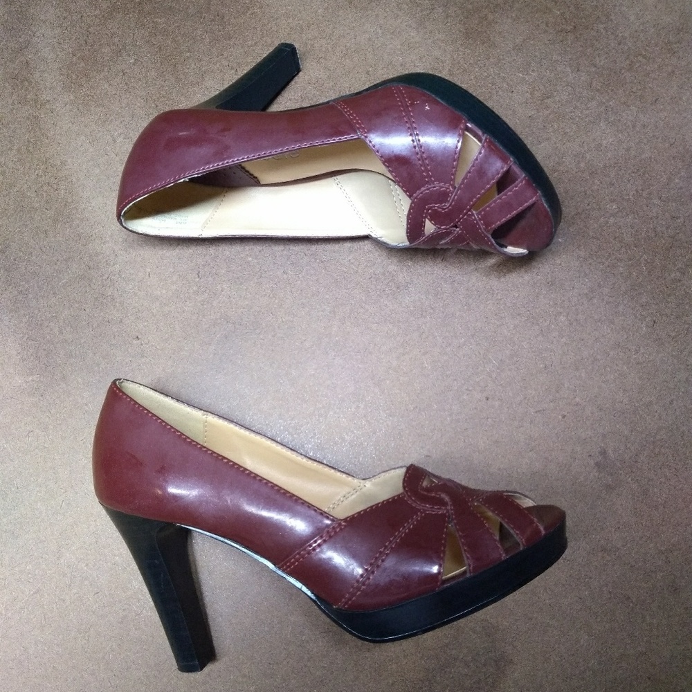Open toe burgundy heels - Picture 2 of 4